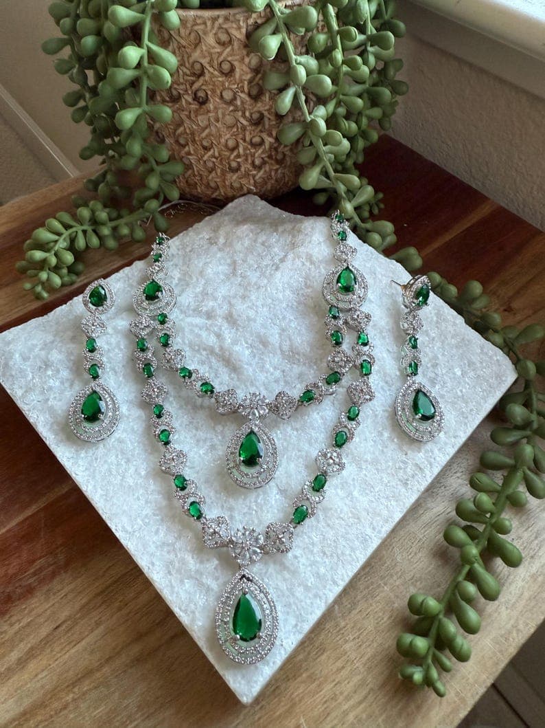 Emerald Necklace Headpiece Set - Image 1