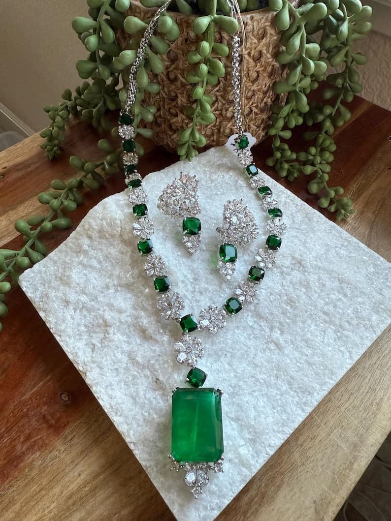 Elegant Emerald Green Crystal Necklace Set