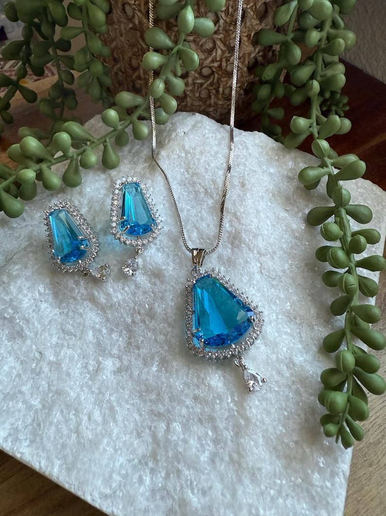 Teardrop Crystal Pendant Necklace & Earrings Set - Image 1