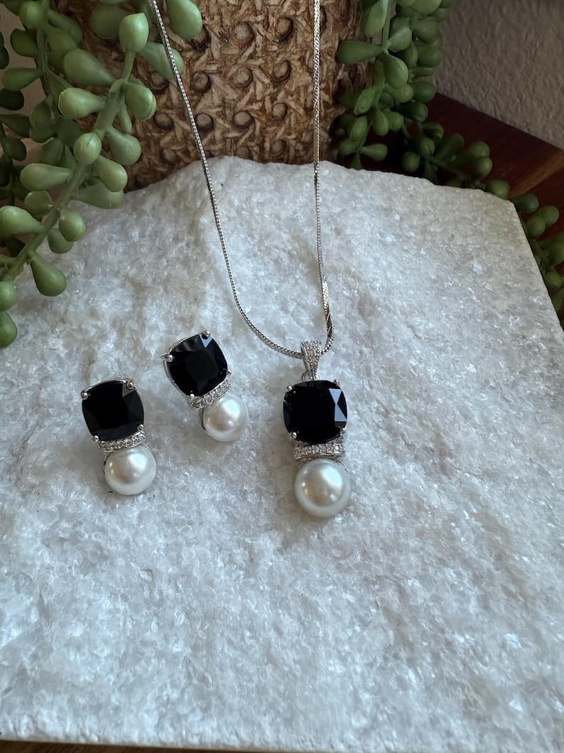 Crystal & Pearl Pendant Necklace Set - Image 1